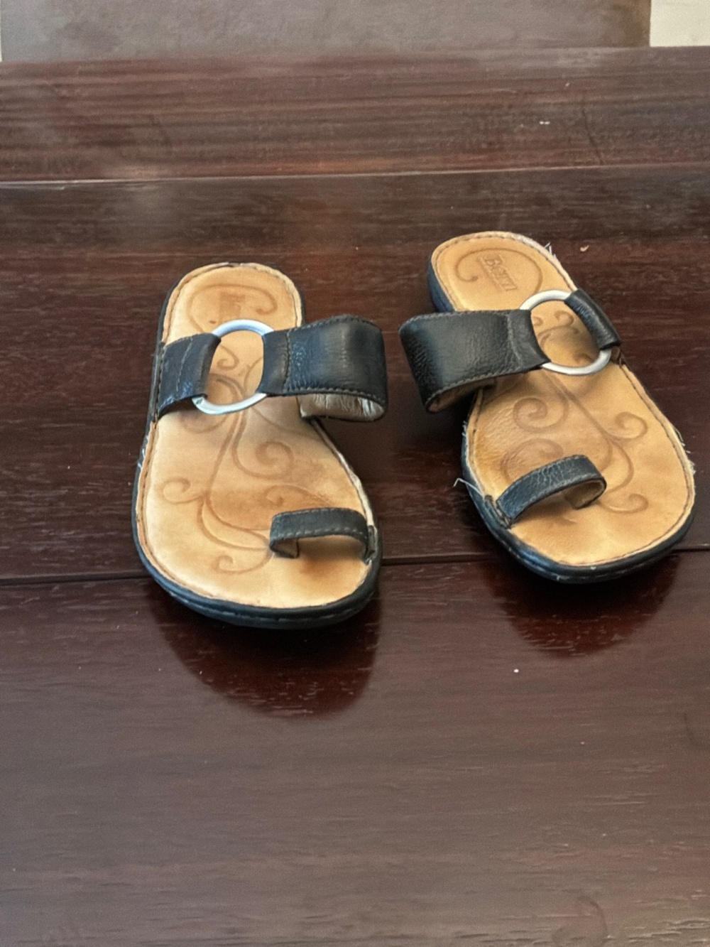Born sandals